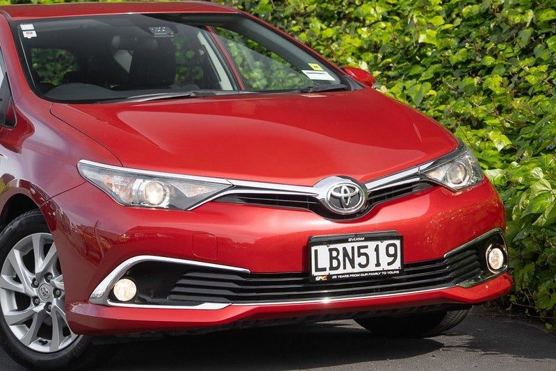 2017 Toyota Corolla Auris, photo 2