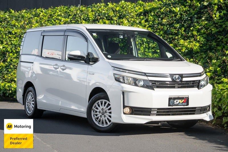 2015 Toyota Voxy X, main photo