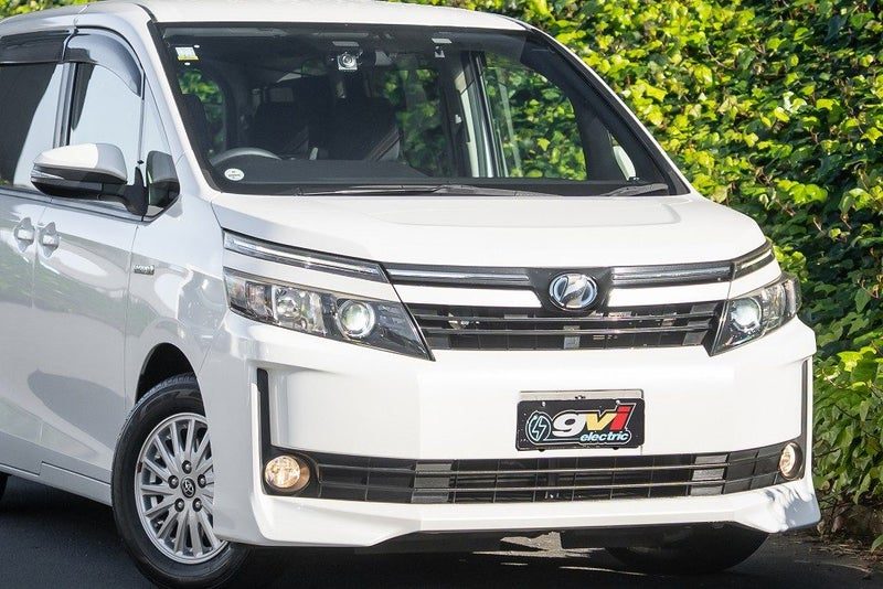 2015 Toyota Voxy X, photo 2