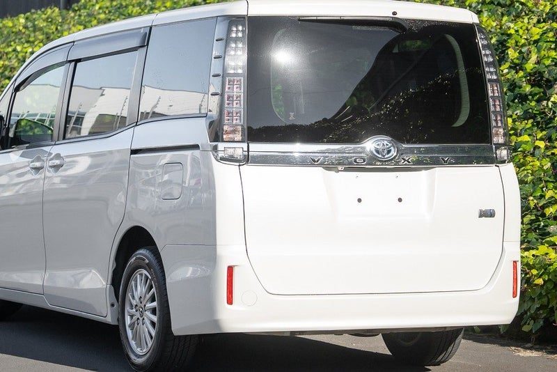2015 Toyota Voxy X, photo 3