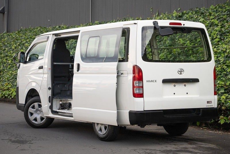 2020 Toyota Hiace ZL, photo 2
