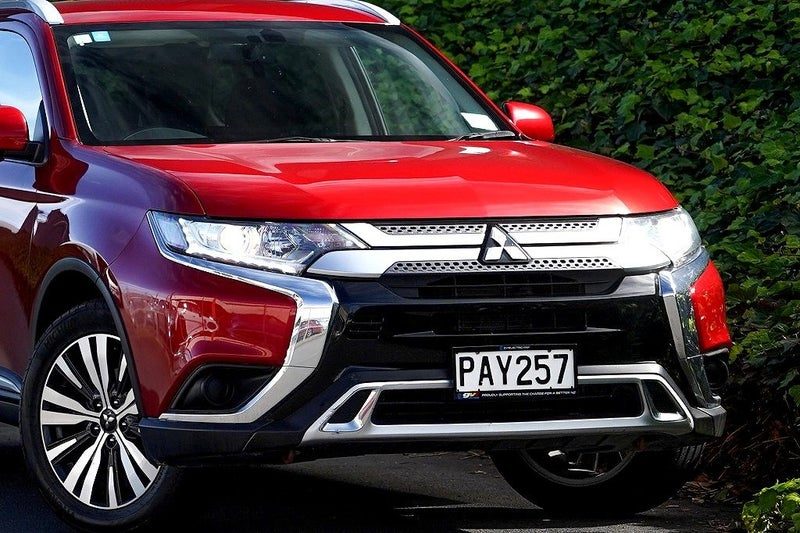 2022 Mitsubishi Outlander LS 7 Seater, photo 2