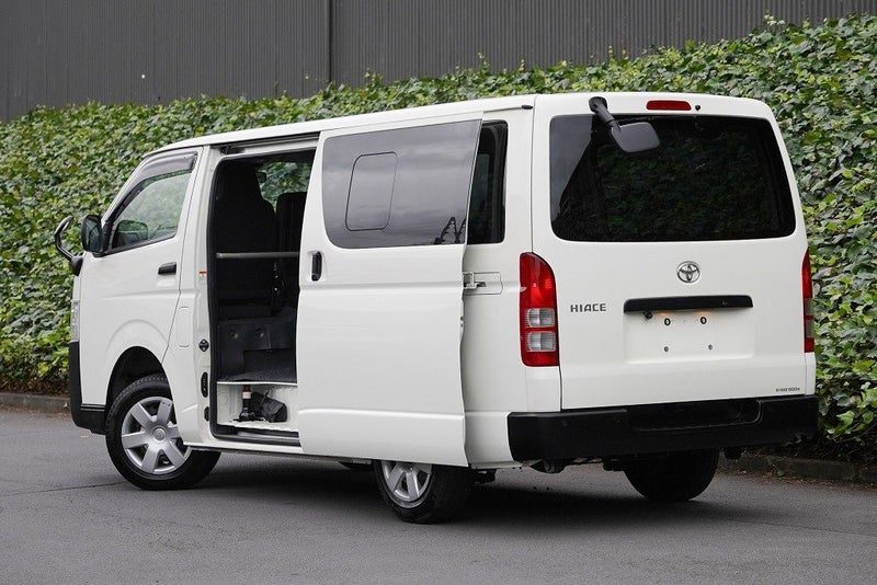 2021 Toyota Hiace ZL, photo 2
