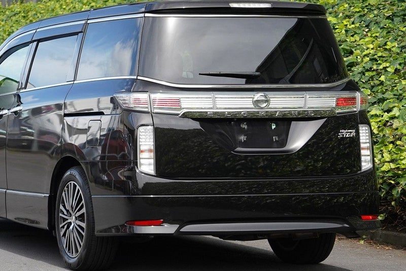 2018 Nissan Elgrand Highway Star, photo 3