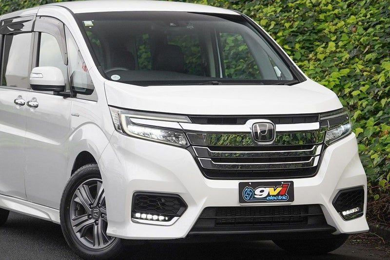 2017 Honda Step Wagon Spada, photo 2