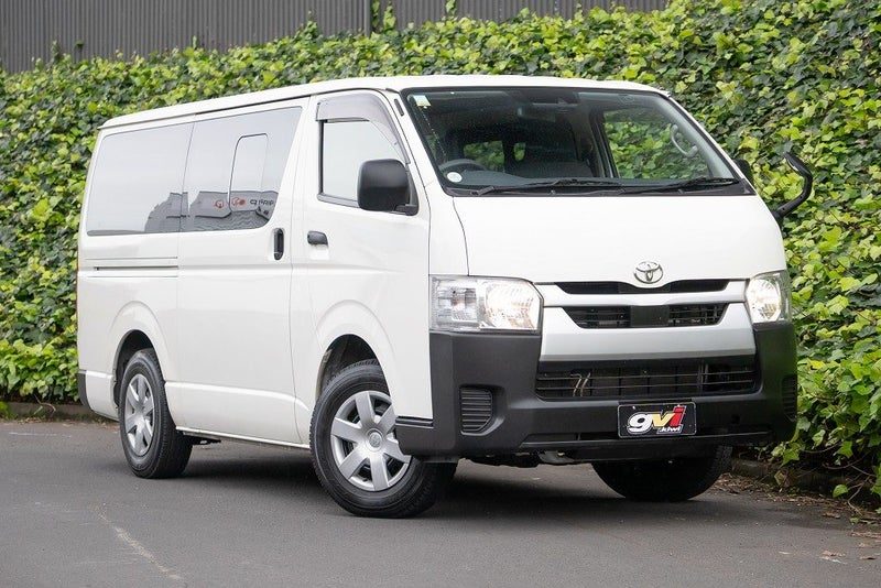 2022 Toyota Hiace ZL, photo 3