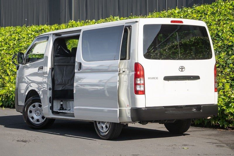 2021 Toyota Hiace ZL, photo 2