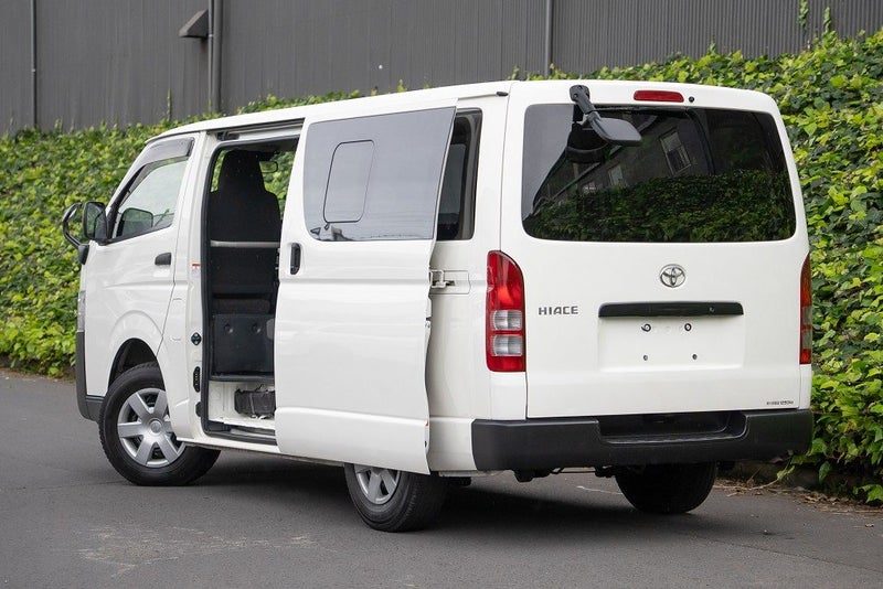2022 Toyota Hiace ZL, photo 2