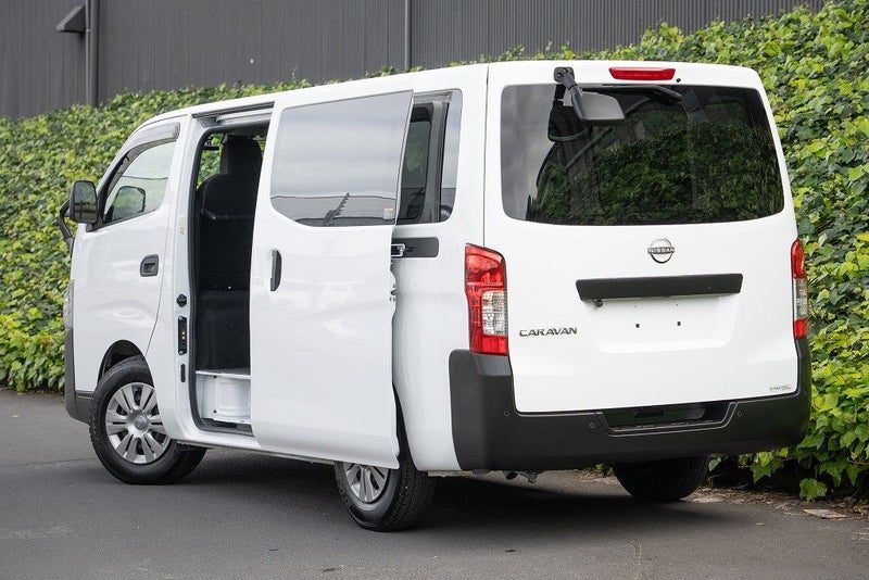 2022 Nissan NV350 Caravan, photo 2