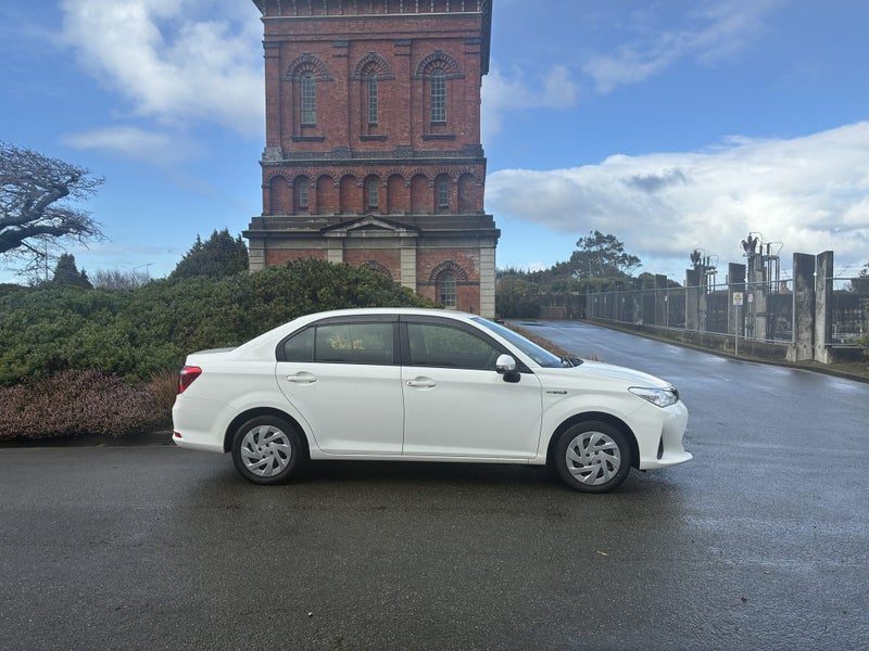 2019 Toyota Corolla Axio Hybrid, photo 2