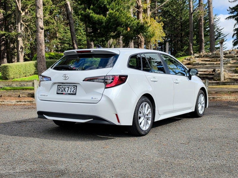 2026 Toyota Corolla GX Hybrid Wagon, photo 3