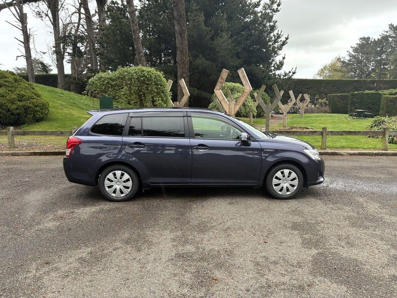 2013 Toyota Corolla Fielder, photo 2