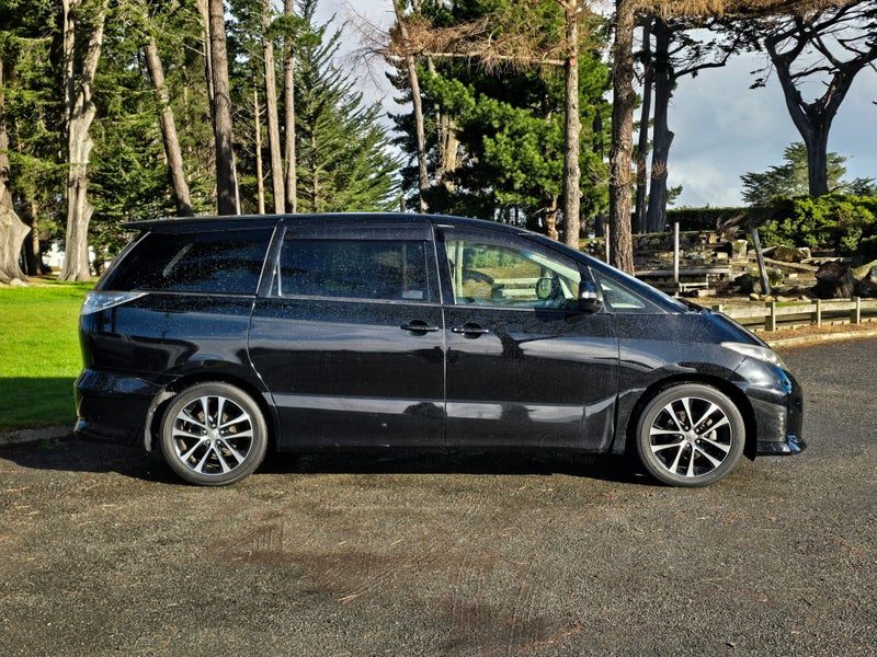 2015 Toyota Estima Aeras, photo 2