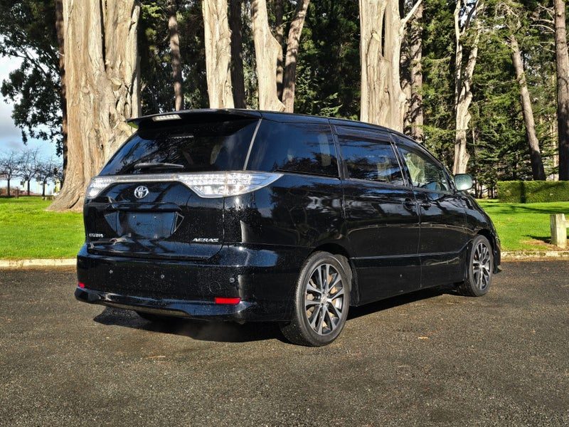2015 Toyota Estima Aeras, photo 3