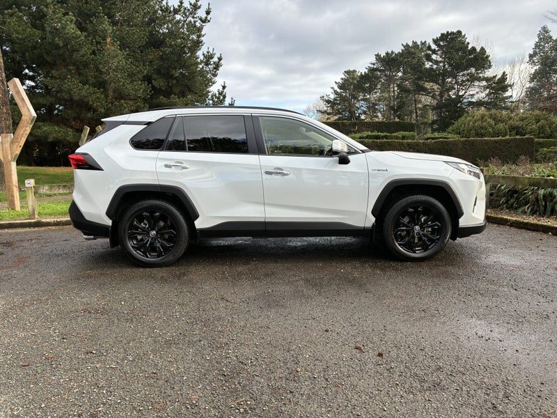 2023 Toyota RAV4 Limited, photo 2