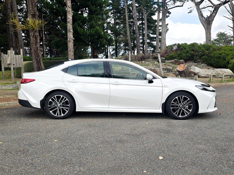 2025 Toyota Camry ZR Hybrid, photo 2
