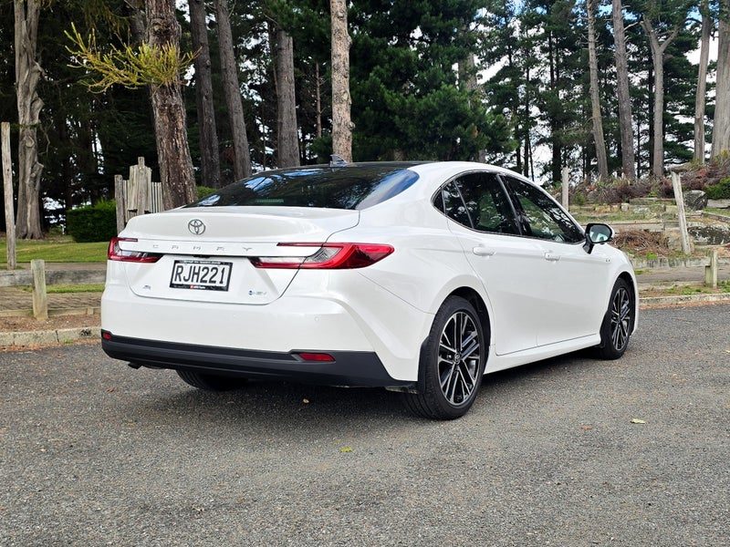 2025 Toyota Camry ZR Hybrid, photo 3