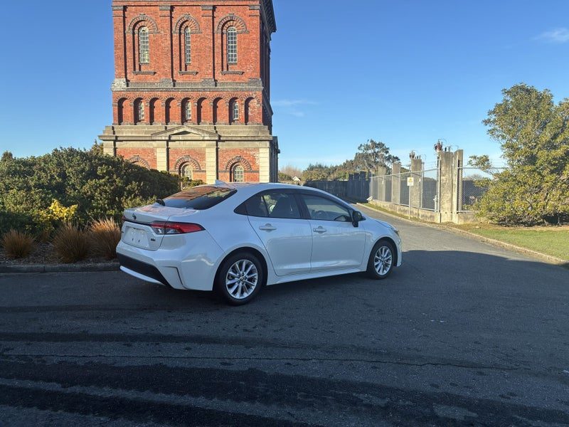 2020 Toyota Corolla Hybrid Sedan, photo 3
