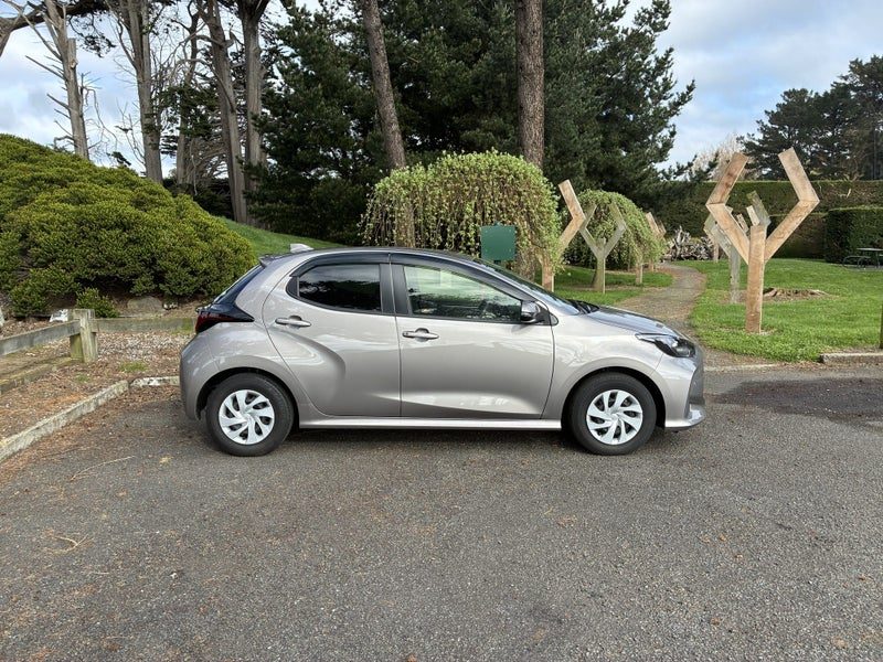 2020 Toyota Yaris Hybrid, photo 2