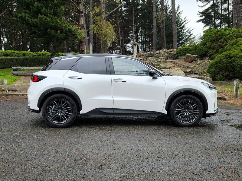 2026 Lexus LBX Cool Hybrid AWD, photo 2