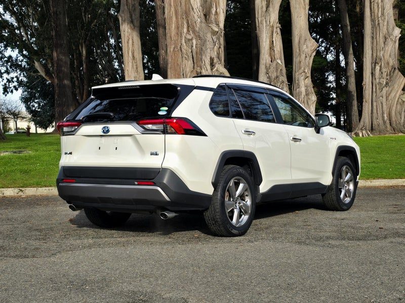 2020 Toyota RAV4 G Hybrid AWD, photo 3