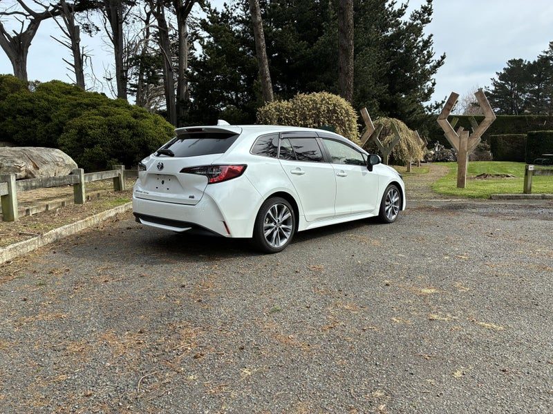 2022 Toyota Corolla Touring Hybrid, photo 3