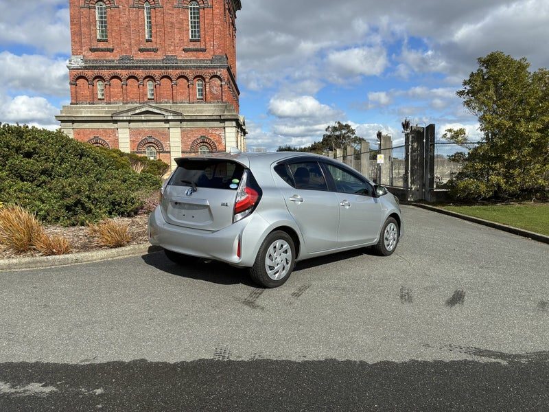 2018 Toyota Aqua S Hybrid, photo 3