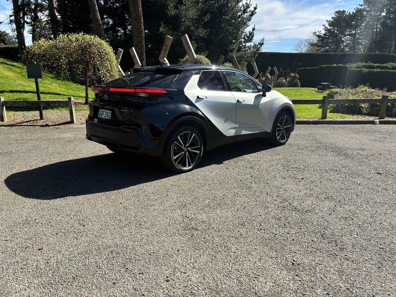 2024 Toyota C-HR Limited Hybrid, photo 3