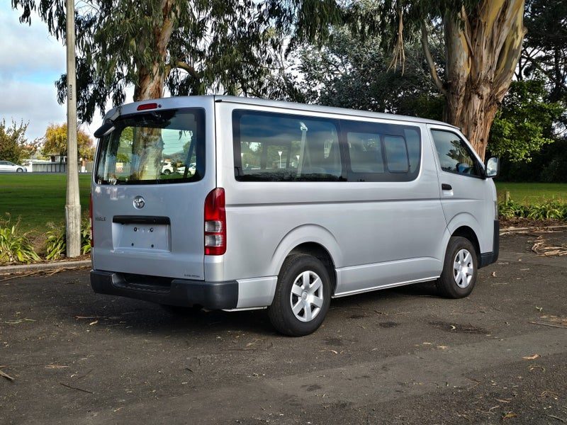 2021 Toyota Hiace DX 4X4, photo 3