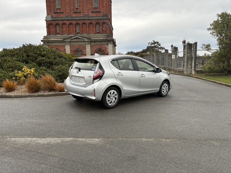 2019 Toyota Aqua S Hybrid, photo 3