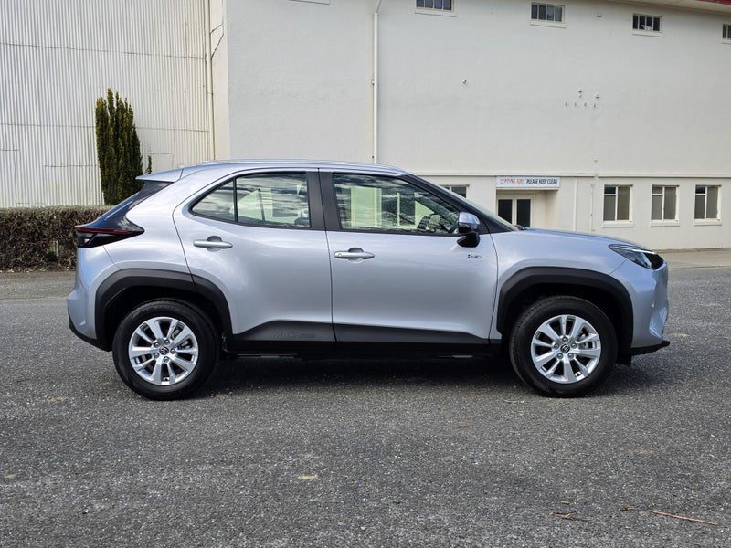 2025 Toyota Yaris Cross GX Hybrid, photo 2