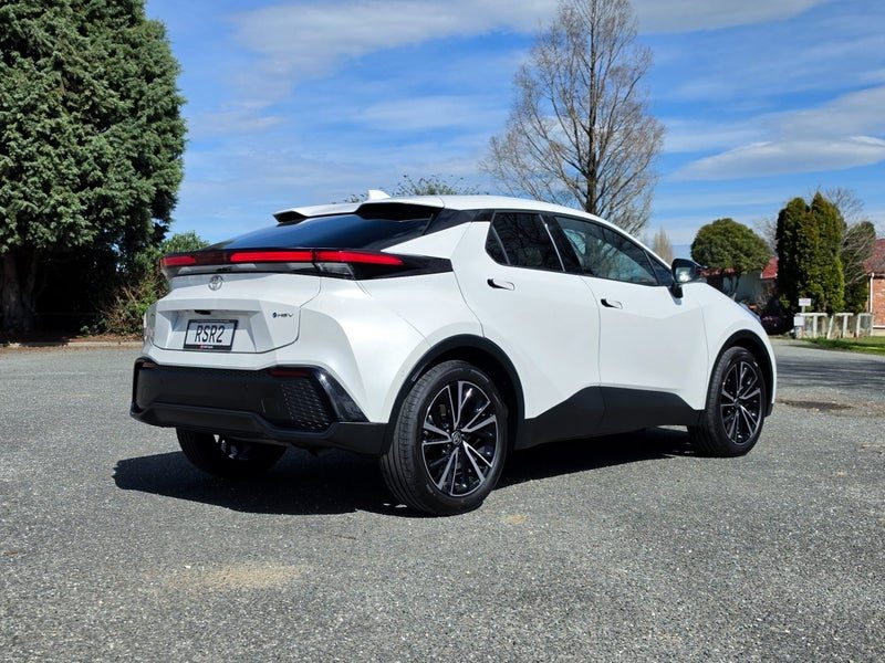 2026 Toyota C-HR Limited Hybrid, photo 3