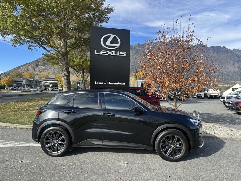 2025 Lexus LBX Relax AWD, photo 2