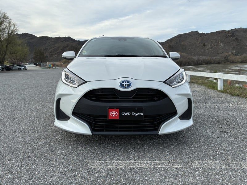 2021 Toyota Yaris Hybrid, photo 2