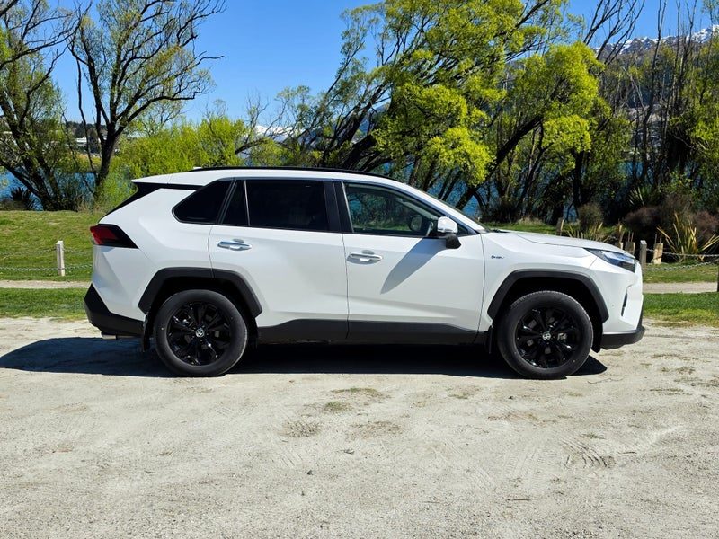 2025 Toyota RAV4 Limited Hybrid AWD, photo 2