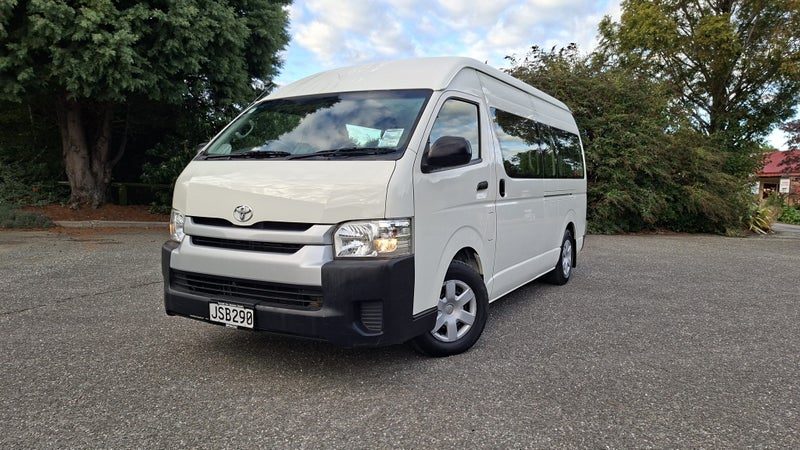 2016 Toyota Hiace Minibus, photo 3