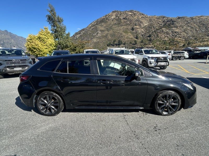 2021 Toyota Corolla Touring WxB Hybrid, photo 2