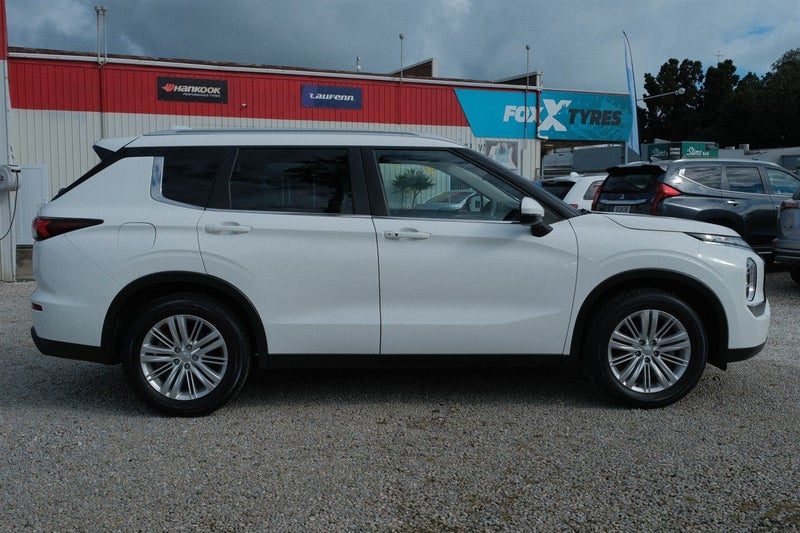 2023 Mitsubishi Outlander LS 4x4, photo 2