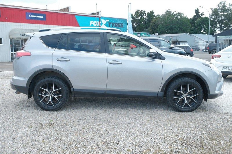 2017 Toyota RAV4 LTD AWD, photo 2