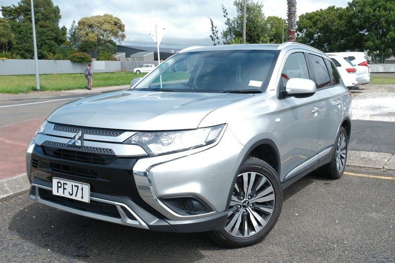 2022 Mitsubishi Outlander LS