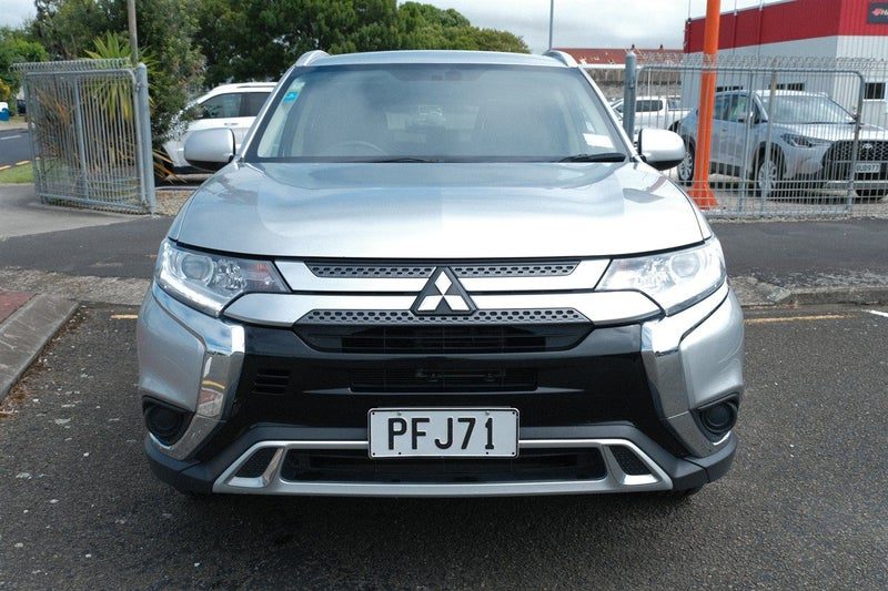 2022 Mitsubishi Outlander LS, photo 2