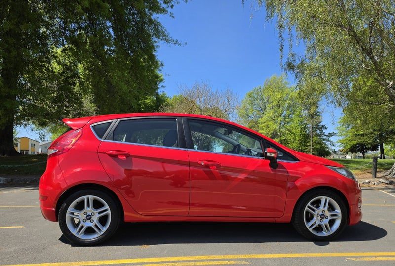 2013 Ford Fiesta 1.6 ZETEC HATCHBACK, photo 2