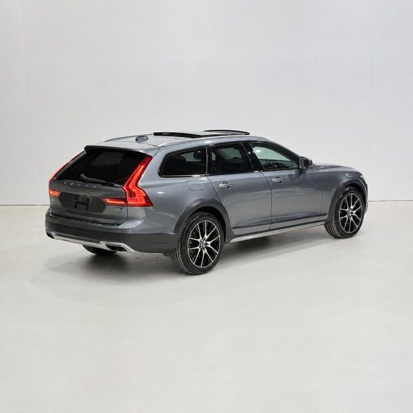 2017 Volvo V90 Cross Country, photo 2