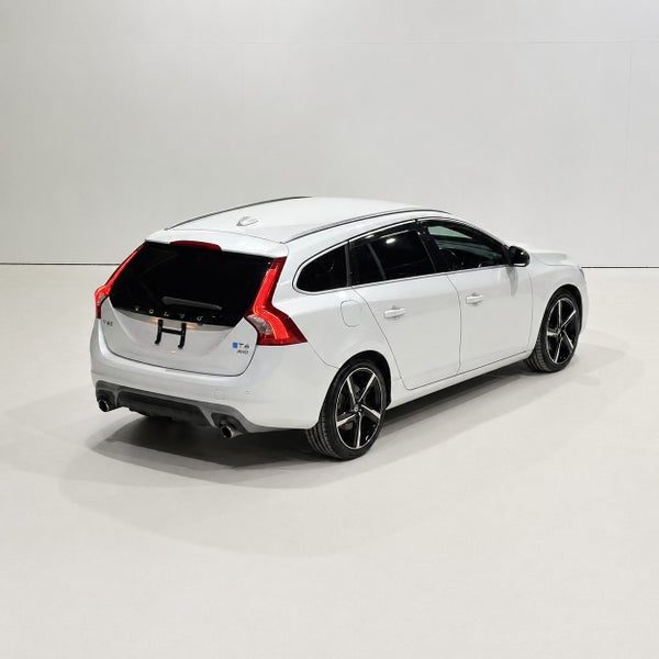 2014 Volvo V60 3.0 T6 R-DESIGN WAGON AWD, photo 2