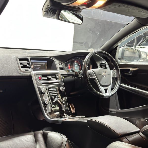 2014 Volvo V60 3.0 T6 R-DESIGN WAGON AWD, photo 3