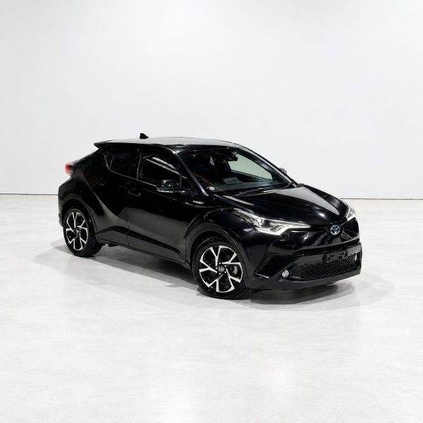 2017 Toyota C-HR Hybrid G-Model Super Low Milage