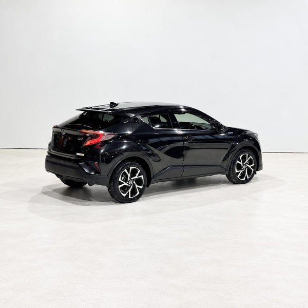 2017 Toyota C-HR Hybrid G-Model Super Low Milage, photo 2