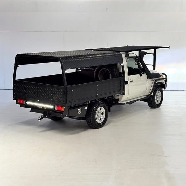 2023 Toyota Land Cruiser LX, photo 2