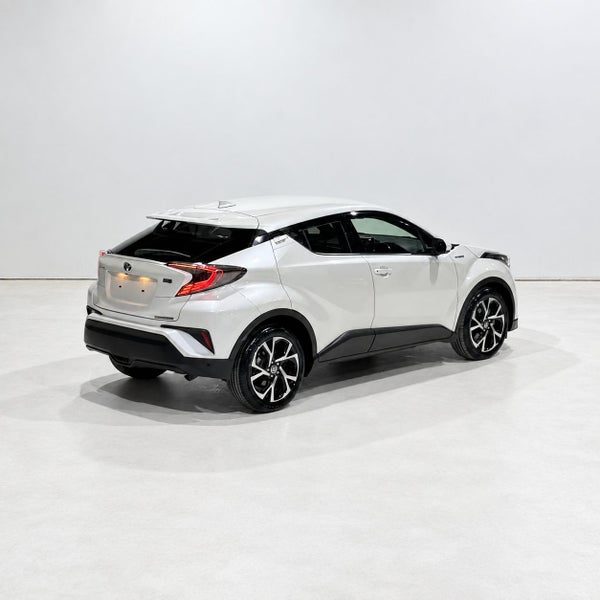 2017 Toyota C-HR Hybrid G-Model Leather, photo 2