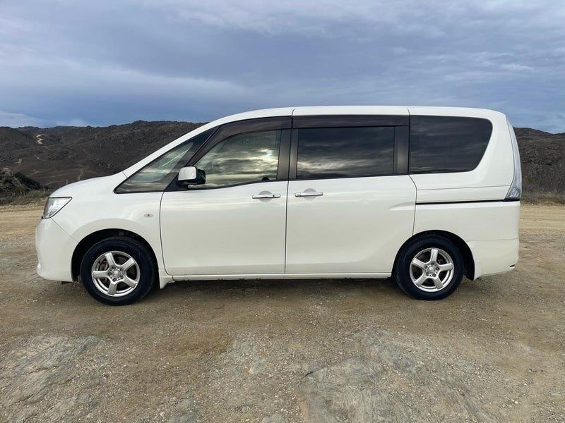 2012 Nissan Serena, photo 3